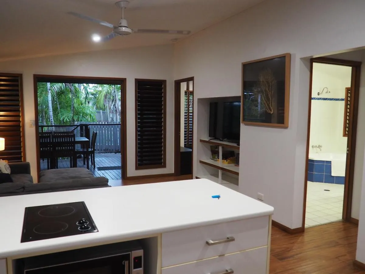Villa Cassawong Cottages Mission Beach Australia