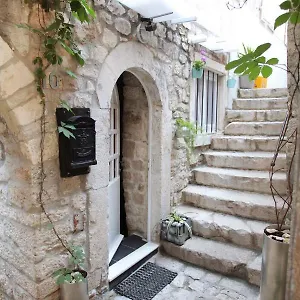 Phaedra Trogir